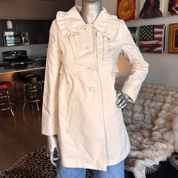 Jackets & Blazers - Ann Taylor LOFT Petite Cream Ruffle Collar Coat Jacket XSP ✨